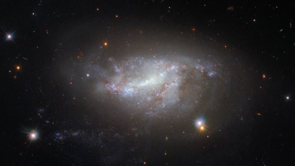 Космический телескоп “Хаббл” смотрит на NGC 5917