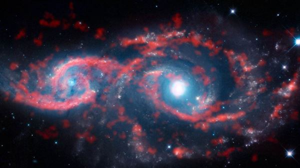Астрономы наблюдают за столкновением двух спиральных галактик