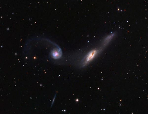 Активное ядро галактики NGC 2992 раскрывает свои тайны