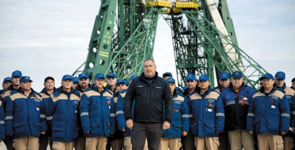 Стартовая команда комплекса «Союз» на космодроме Байконур