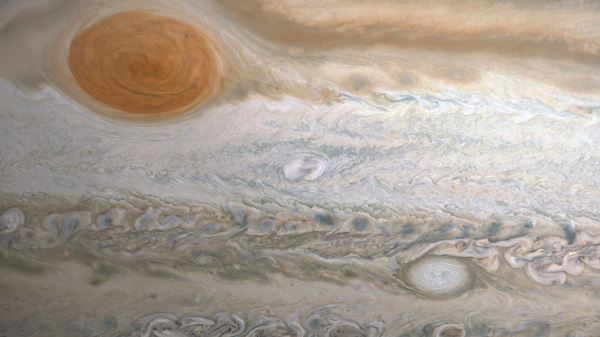 На Юпитере замечена новая особенность овальной формы