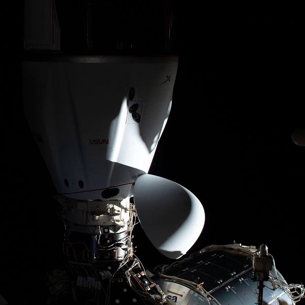 Отстыковка Dragon CRS-24 от МКС отложена еще на сутки