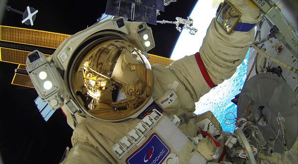 Российские космонавты завершили работы в открытом космосе