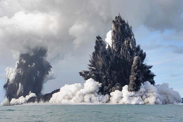 Извержение вулкана в Тихом океане оказалось в сотни раз мощнее взрыва в Хиросиме